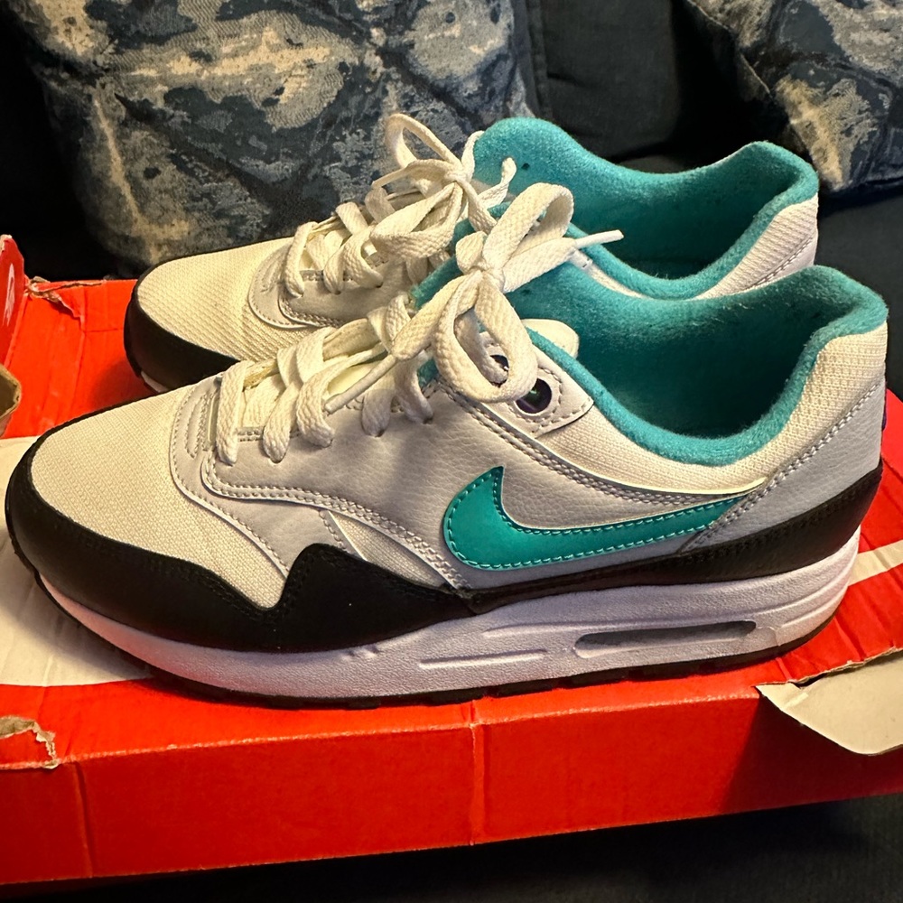 Nike sneakers - Picture 4 of 5